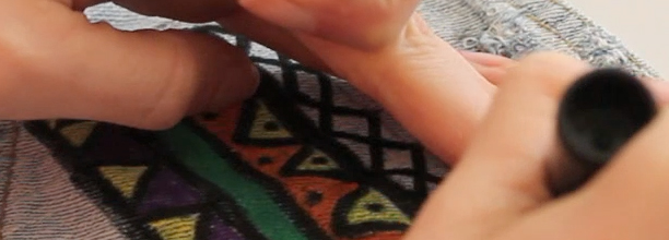 Filmpje: Fashion DIY ‘Aztec print maken met textielstiften’