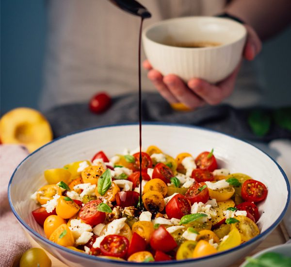 Tomaten salade met rode pesto en feta