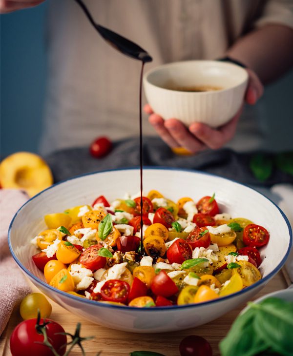 Tomaten salade met rode pesto en feta